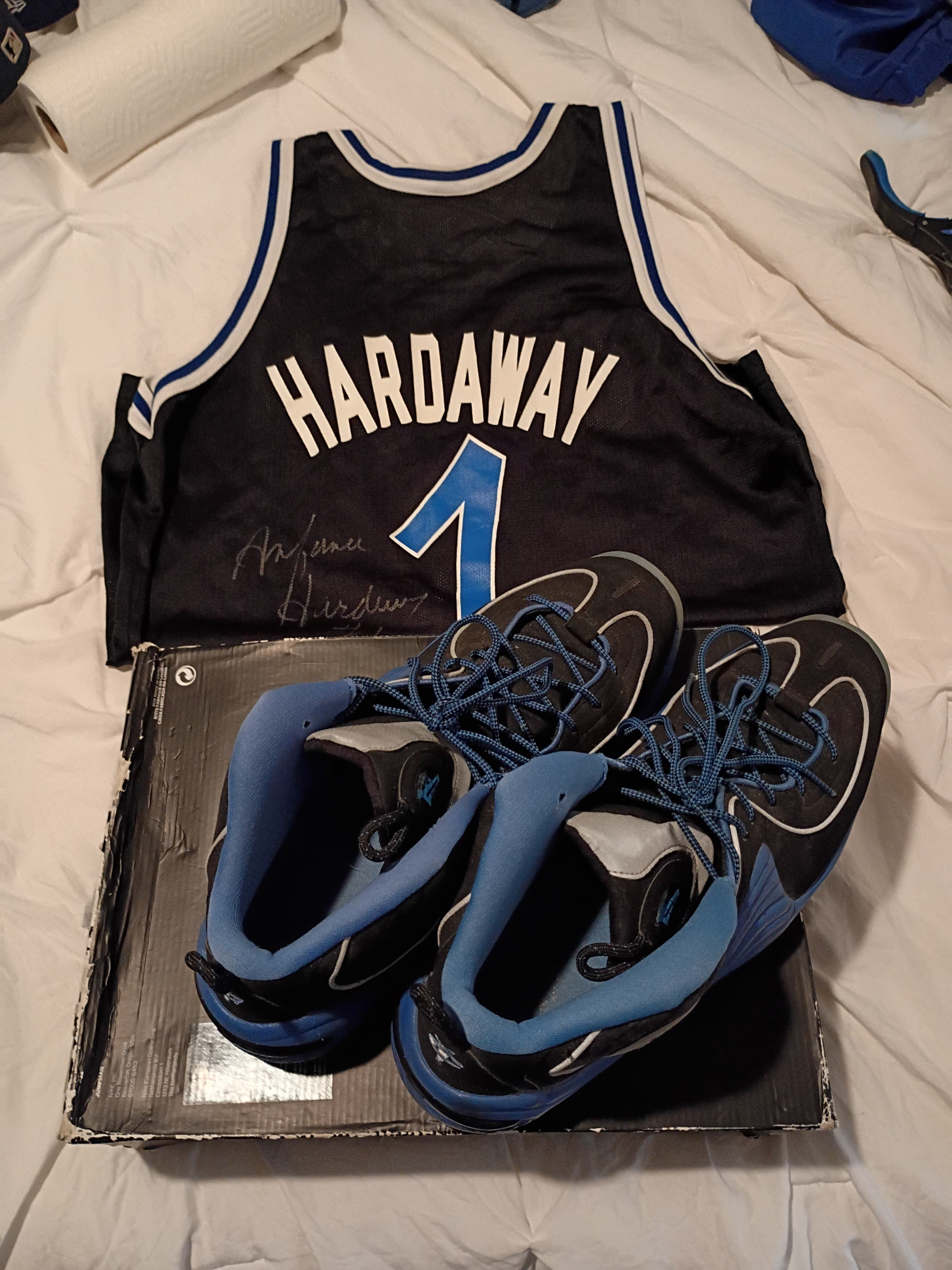 Penny Hardaway signed Jersey size 44 and size 13 Penny shoes