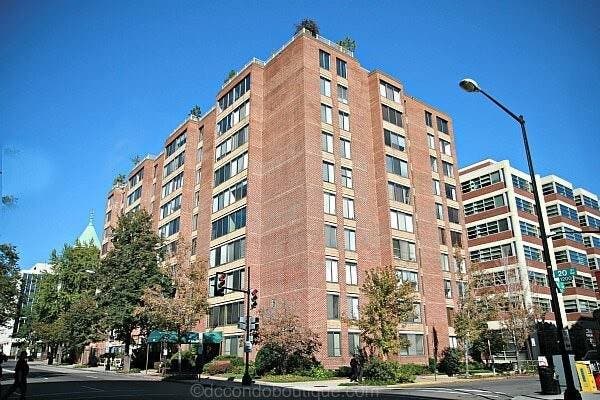 $1100 - 1301 20th St NW ( Studio 1 Bath )