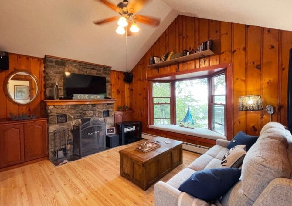HUGE Dead-End Lot, Scenic Lake View, Sweeet Small House with major potential