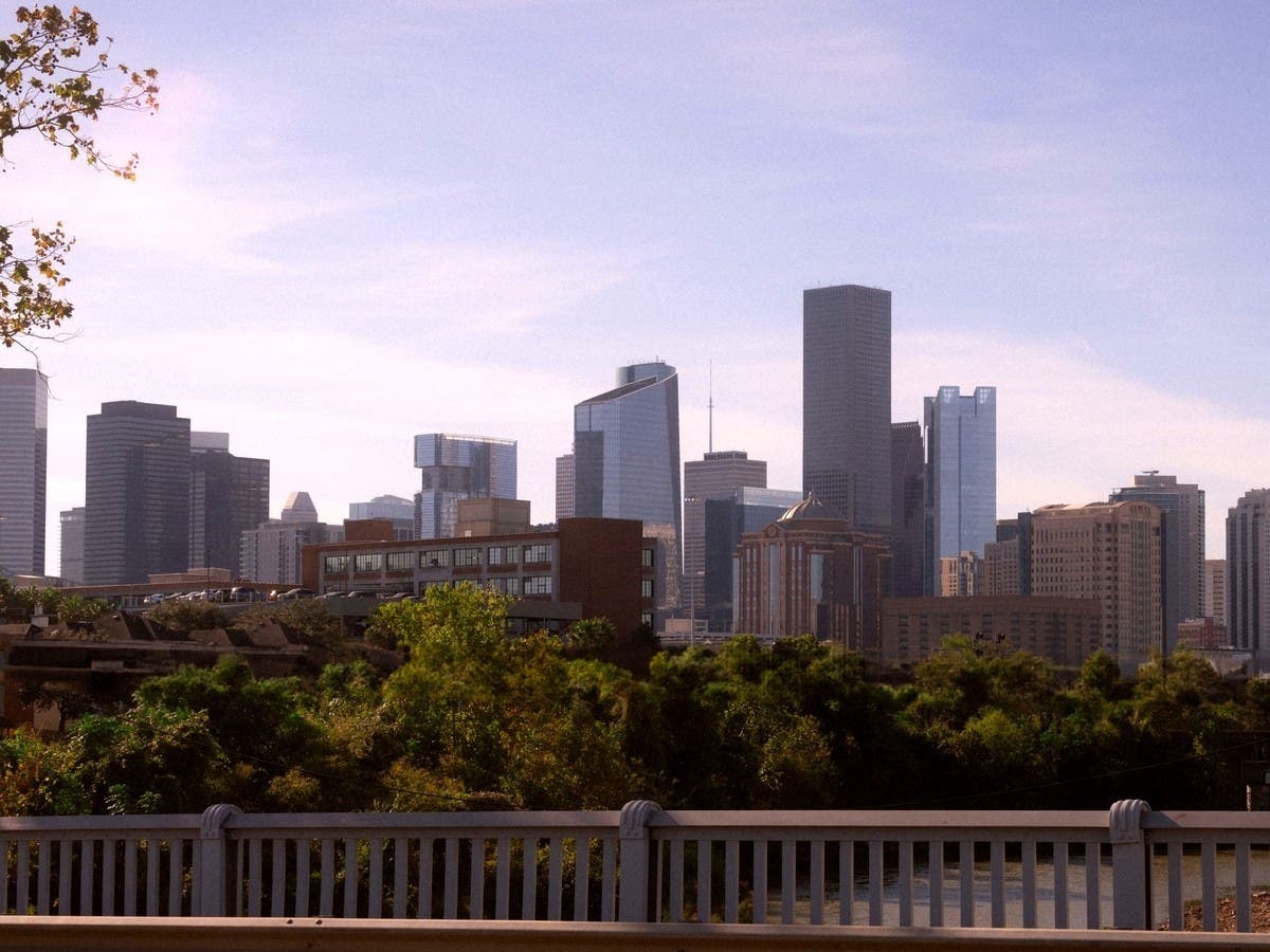 Greater Houston seniors have until Dec. 7 to change Medicare coverage for 2027. Long-term care sits outside what those plans pay for, a gap that catches many families after a hospital discharge.