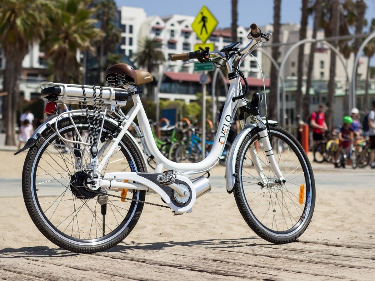An electric bike parked along a Southern California beach path. Under a new state law signed Sept. 30, every e-bike sold in California must carry a label showing its class and top speed starting Jan. 1, 2027.