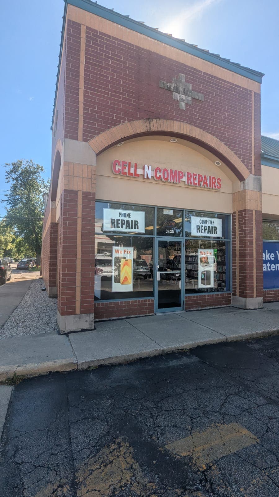 Cell N Comp Repairs Now Open in Skokie’s Eastgate Plaza