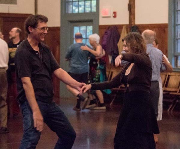 Mini Mostly Waltz lesson & dance