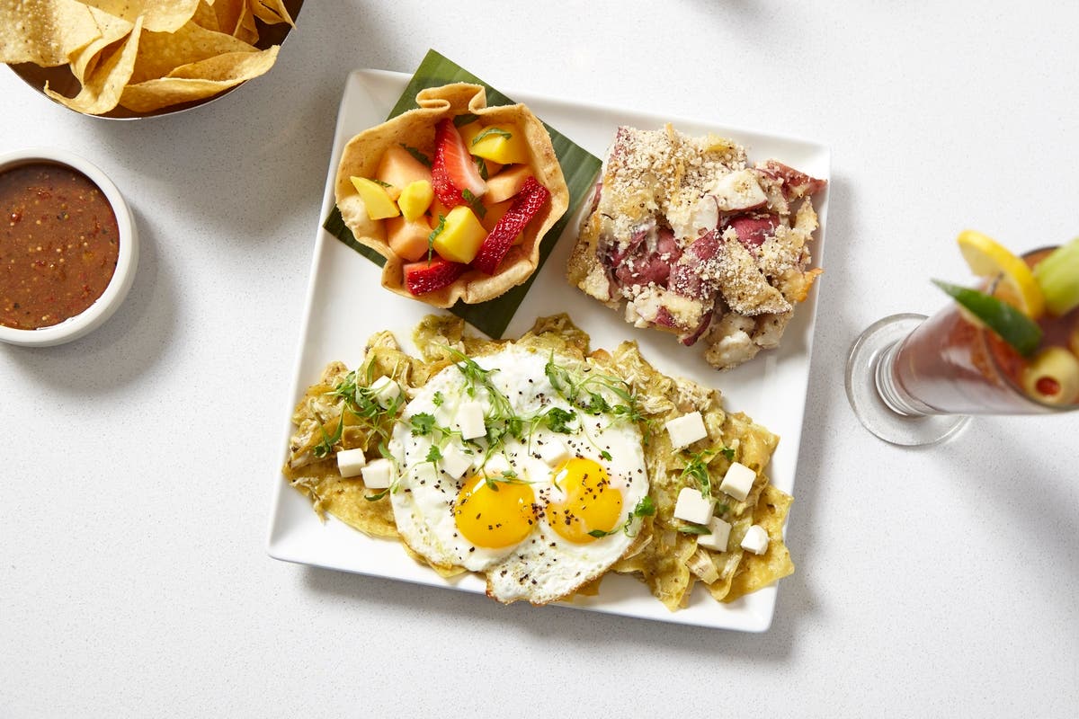 https://patch.com/img/cdn20/users/337334/20181128/110840/styles/raw/public/processed_images/cantinalaredo-chilaquiles-1543421229-184.jpg