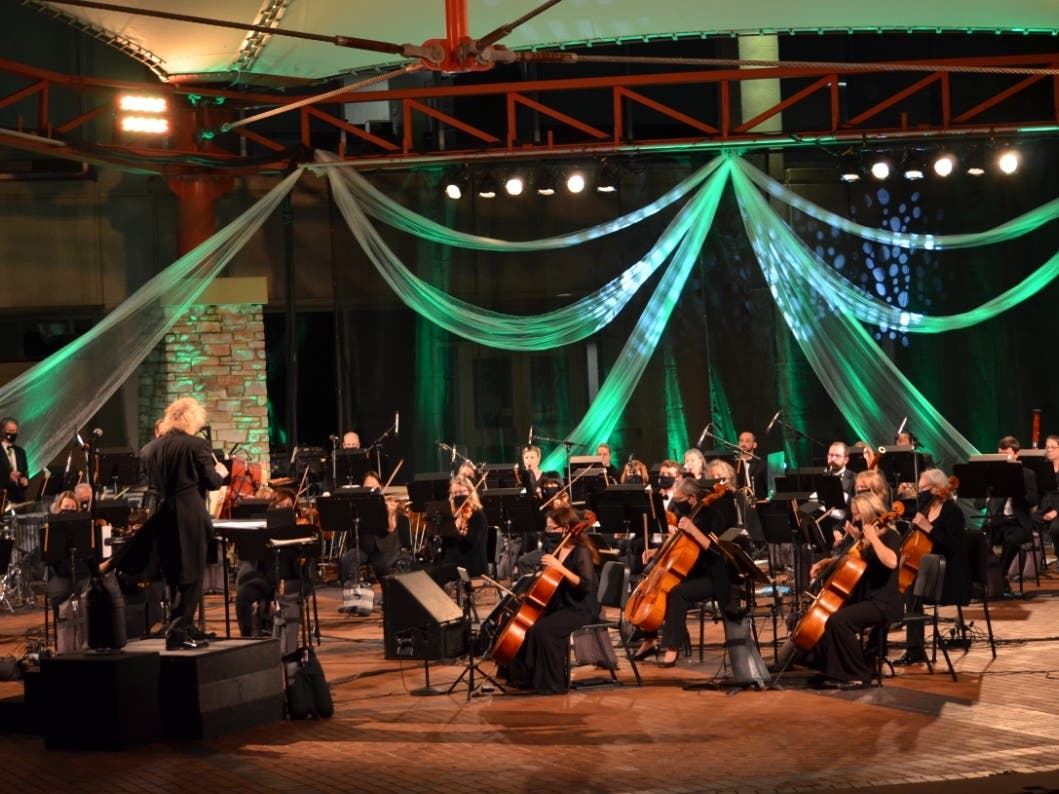 Pictured: Maestro Kirk Muspratt Conducting New Philharmonic