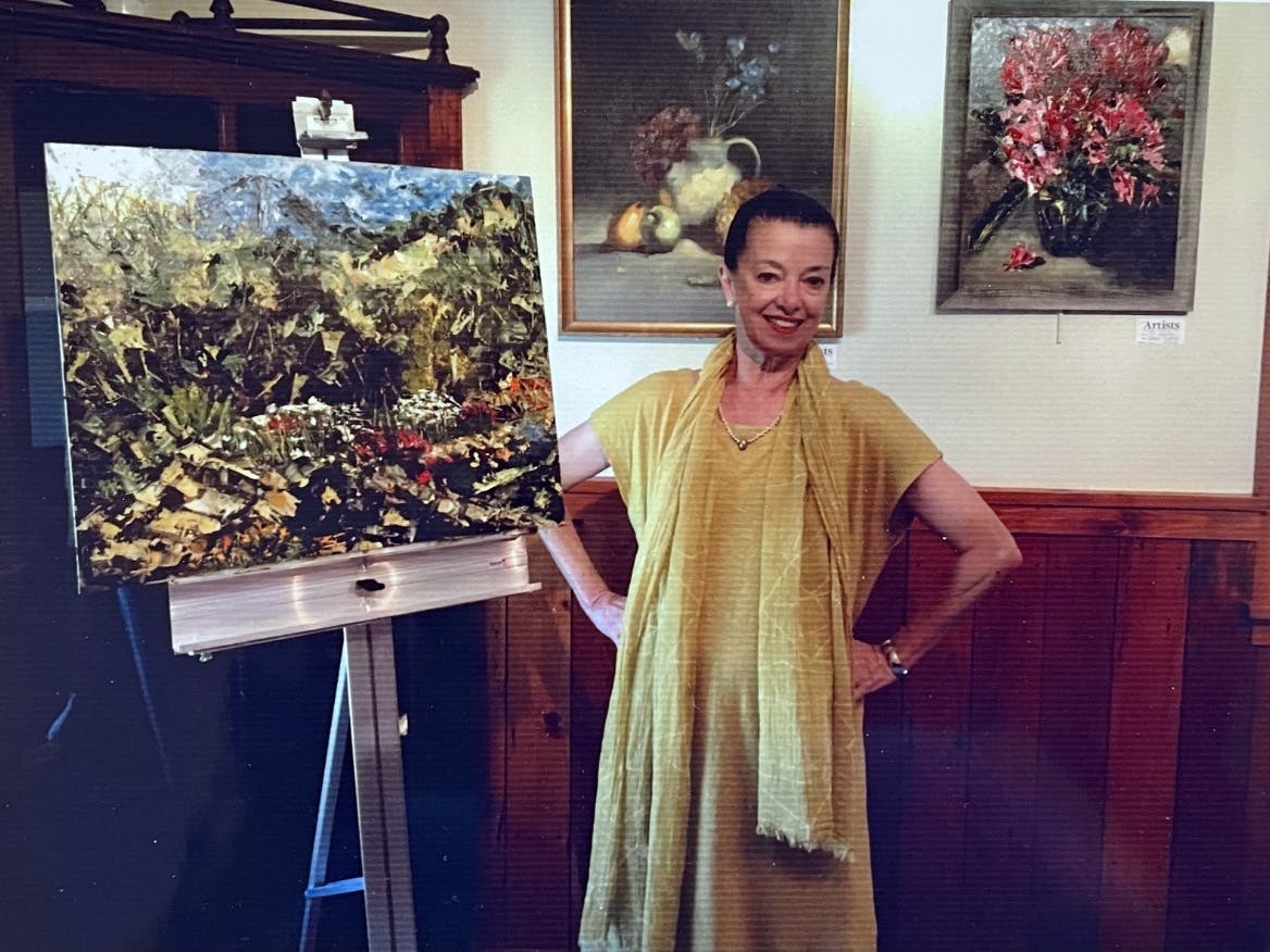 Hickory, NC native and longtime Blowing Rock summer resident, Lee Harper, will return as Artist-in-Residence at Edgewood Cottage June 8-14, 2026. 