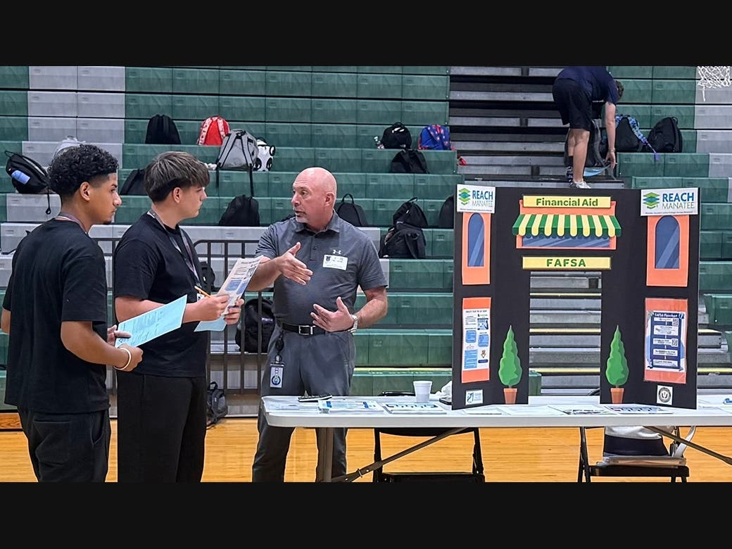 Lakewood Ranch students learn from local businesses