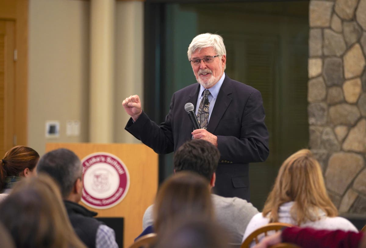 Michael Thompson Ph.D. met with St. Luke's parents and faculty.