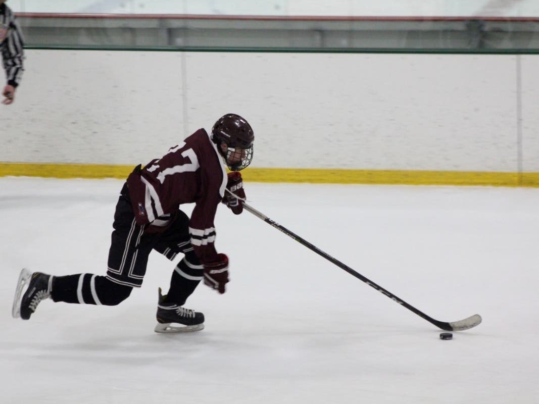 Lars Ernberg '20 in action for St. Luke's Hockey