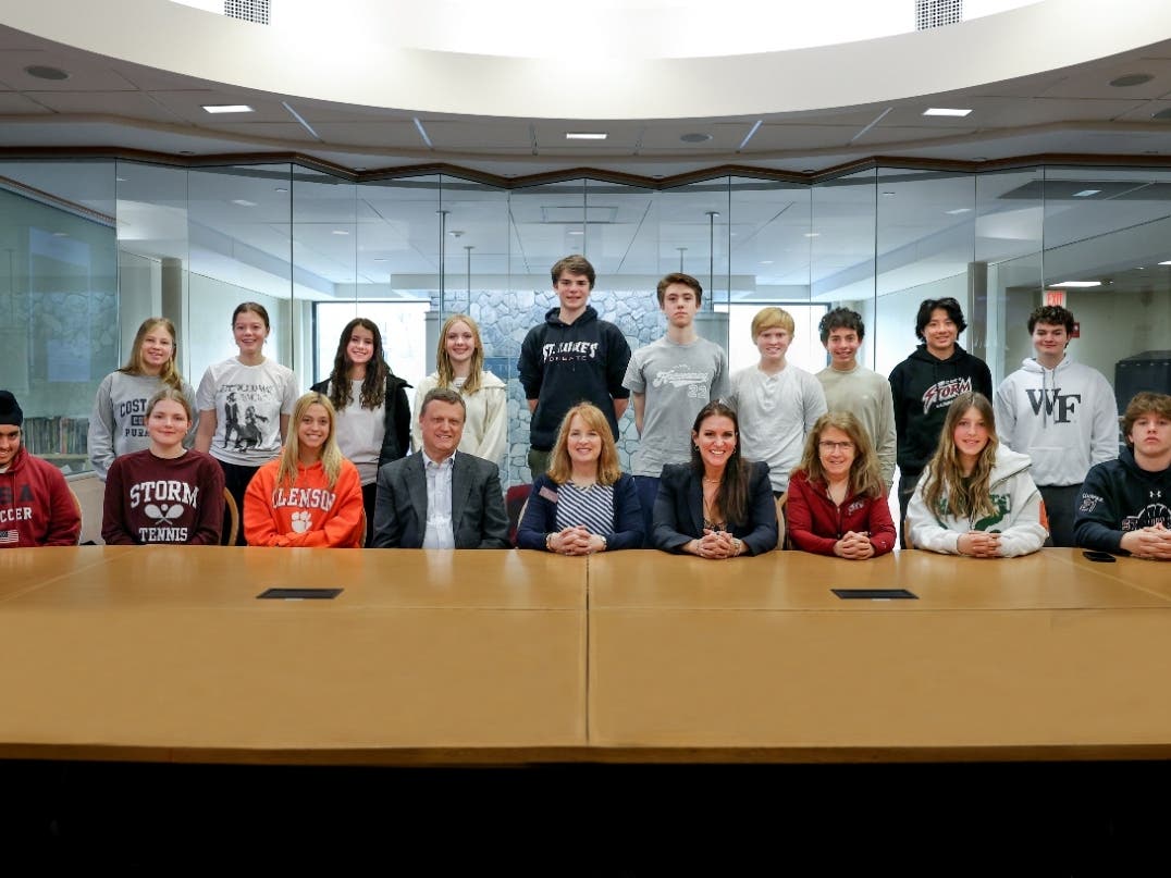 The Power of Brand mini-course graduates with St. Luke's Head of School Mary Halpin Carter (between Chris Wearing, Chairman of Teneo International and Stephanie McMahon Levesque, former Co-CEO, Chairwoman, & former Chief Brand Officer of WWE)
