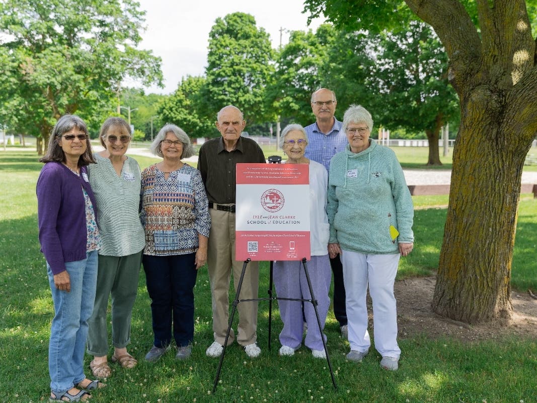 The Clarke family: Kathy Dillard ’78, Margie Crutchfield ’72, Sharon Ground ’75, Lyle and Jean Clarke, Robert Clarke ‘82, & Carol Clarke '73