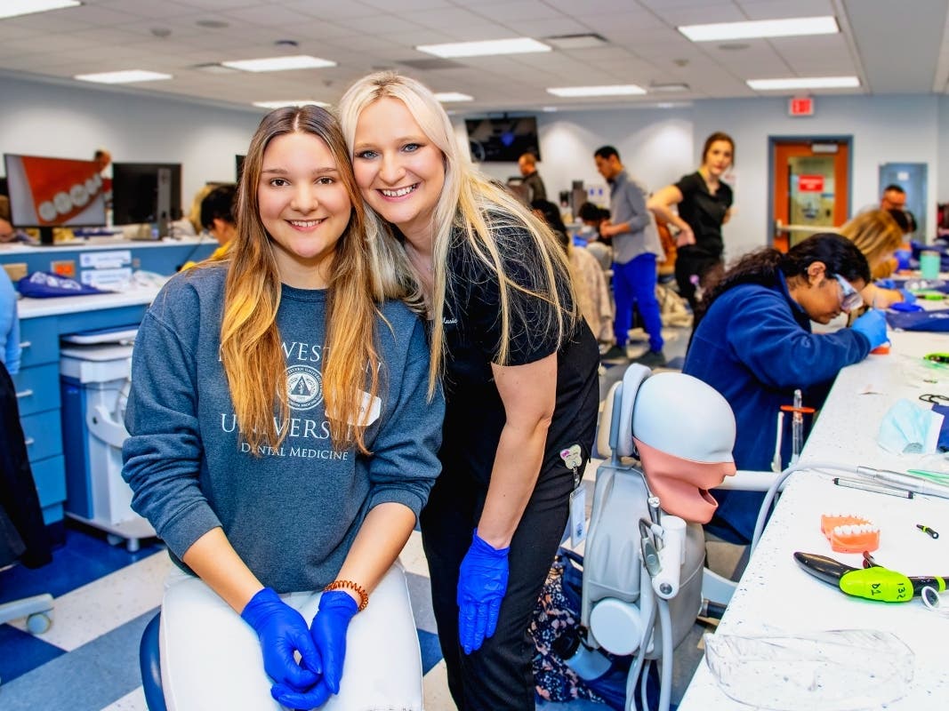 As part of Midwestern University’s Health Sciences Career Day for High School Students, dental medicine student Amela Music, had the opportunity to introduce her daughter Medina Music, a senior at Maine West High School, to what she’s been learning.
