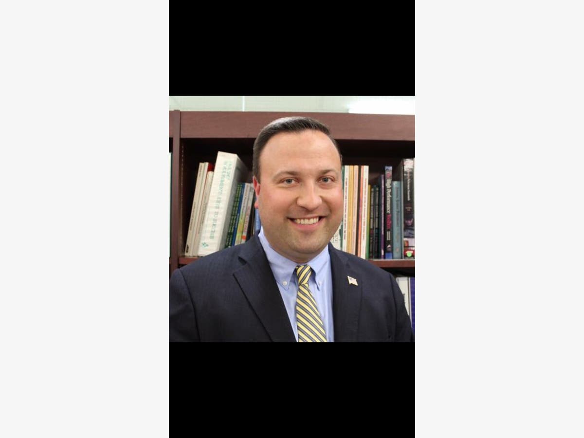 Bob Stokas is seeking reelection to the CHSD 218 Board of Education. 