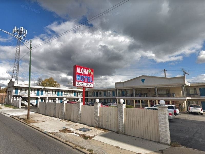 A Worth Man died of a gunshot shot wound to chest after being shot by two teens at South Side motel, cops said.