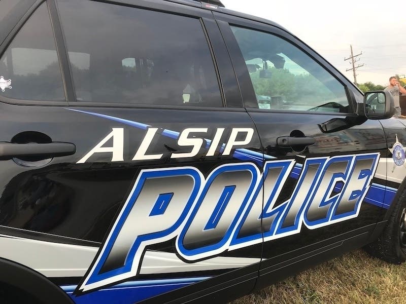 Alsip police cheer up quarantined kids with birthday drive-bys. 