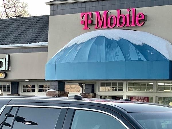 Palos Heights police are investigating an early morning burglary at a T-Mobile store.