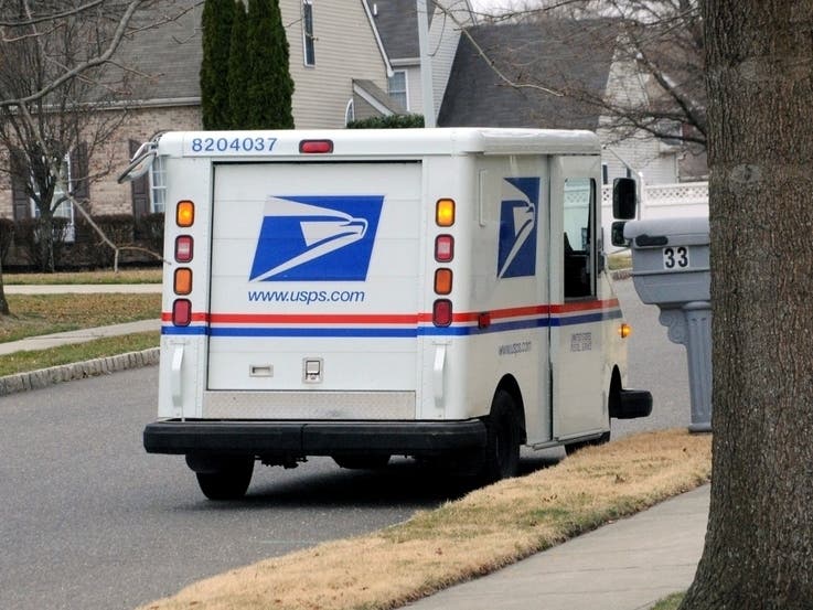 USPS is hiring city carrier associates at various Chicago locations. Online applications must be submitted between March 4 and March 7, 2021.