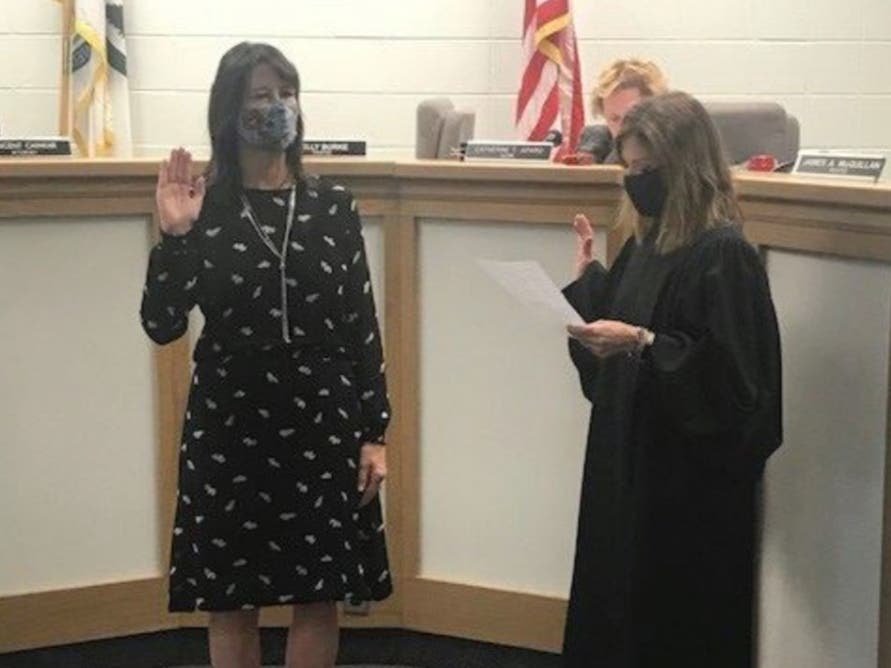 Kelly Burke takes the oath as mayor of Evergreen Park during Monday's village board meeting.