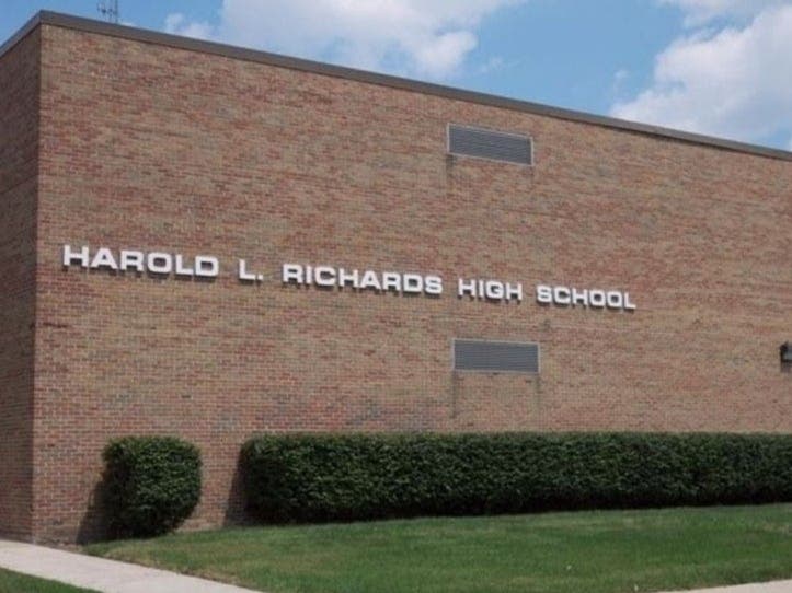 Oak Lawn police broke up a large brawl at Richards High School, possibly started by an unfounded report that a student was armed with a gun.