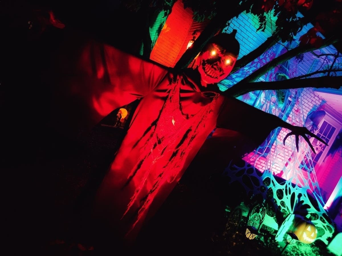 Patch is compiling its 2022 guide to Chicagoland's Best Halloween Yard Displays. You know what to do: submit your yard haunt, like this one at 1426 Berta Drive, Crest Hill, today.