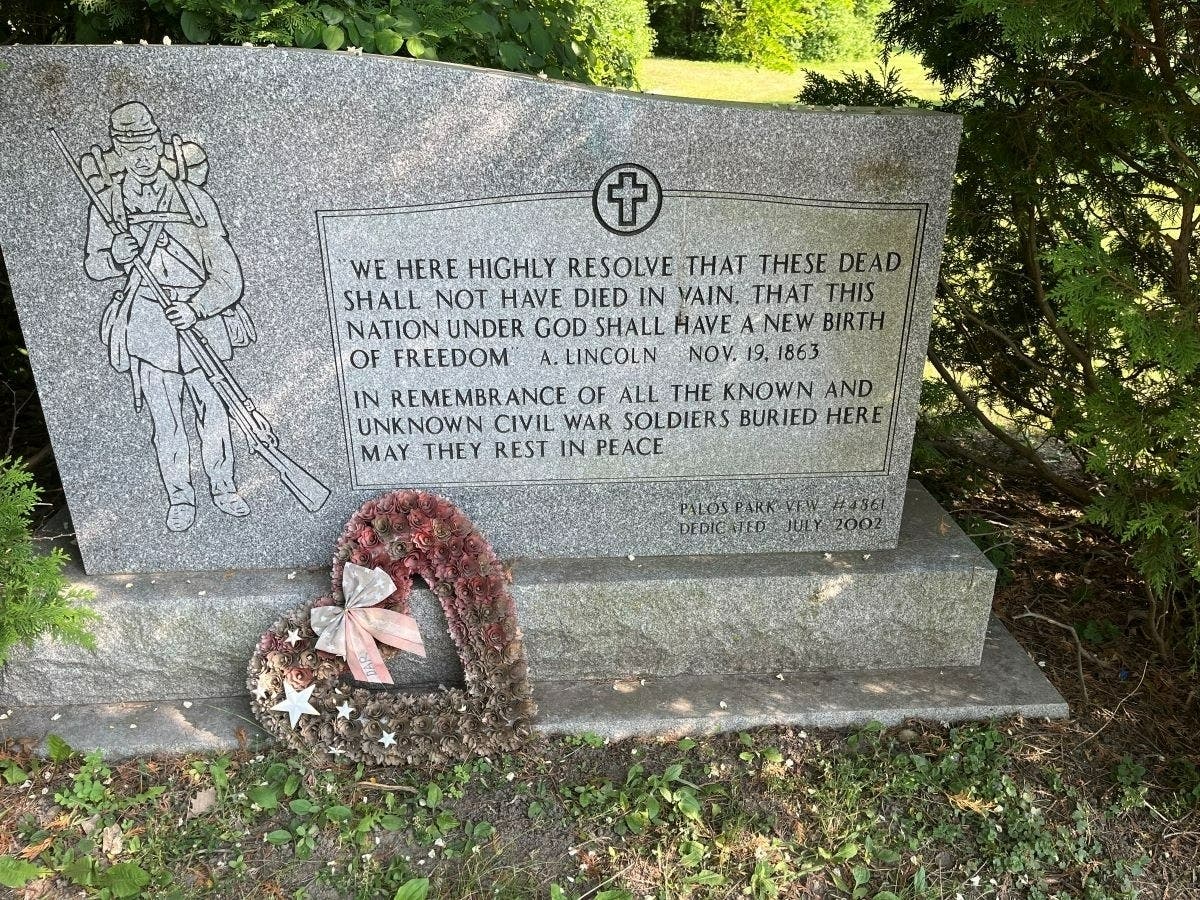 Grave of the unknown Union Army soldier at historic Oak Hill Cemetery in Palos Park.