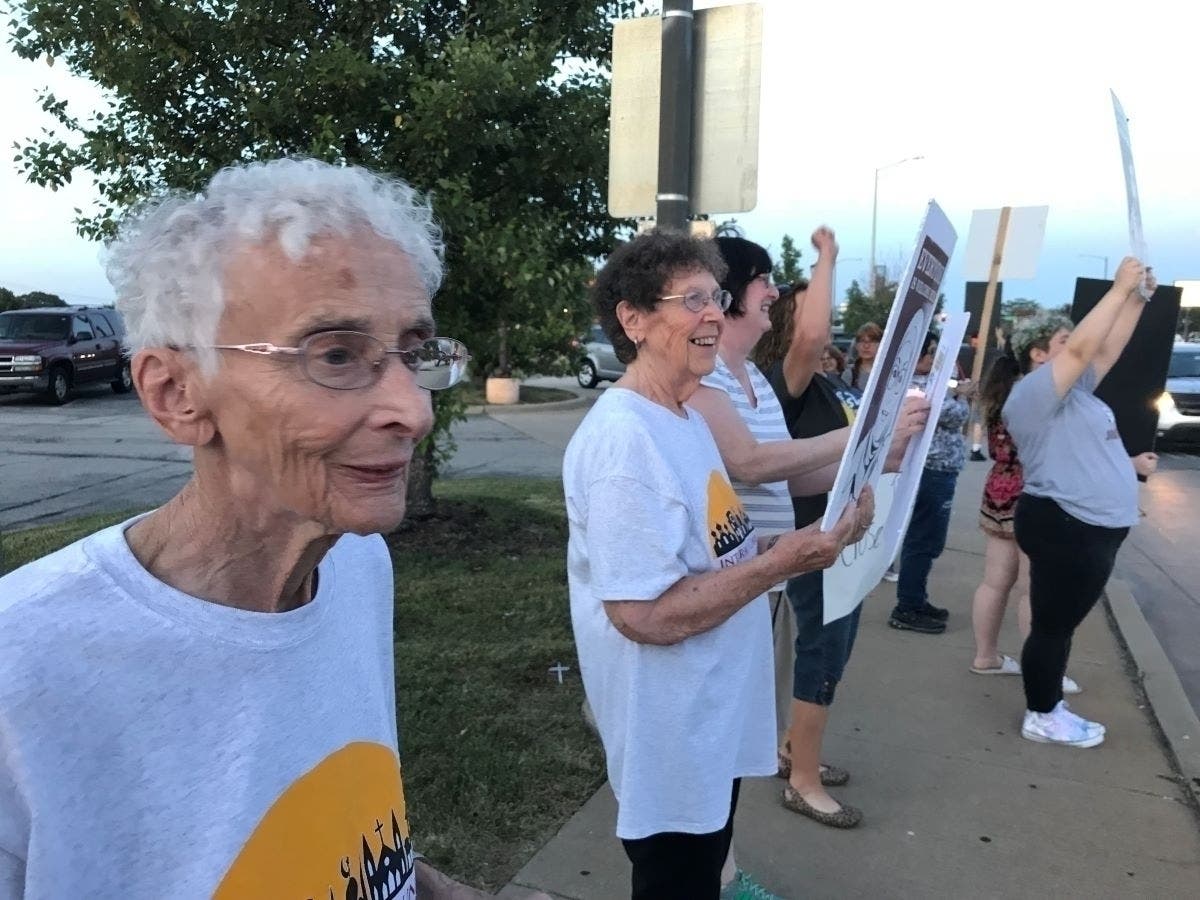 'Rabble-Rousing' Nuns In Their 90s Help Migrants Land On Their Feet - Vimarsana News