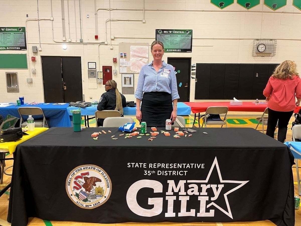 Career Fair Connects Central Middle School Students With Professionals ...