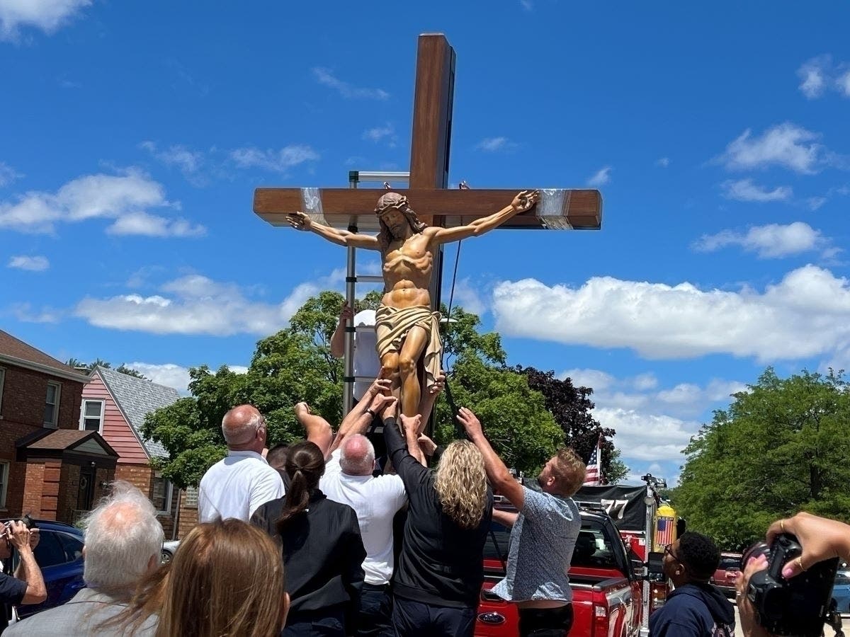 Parishioners Eulogize St. Bernadette At Last Mass With Tears, Memories