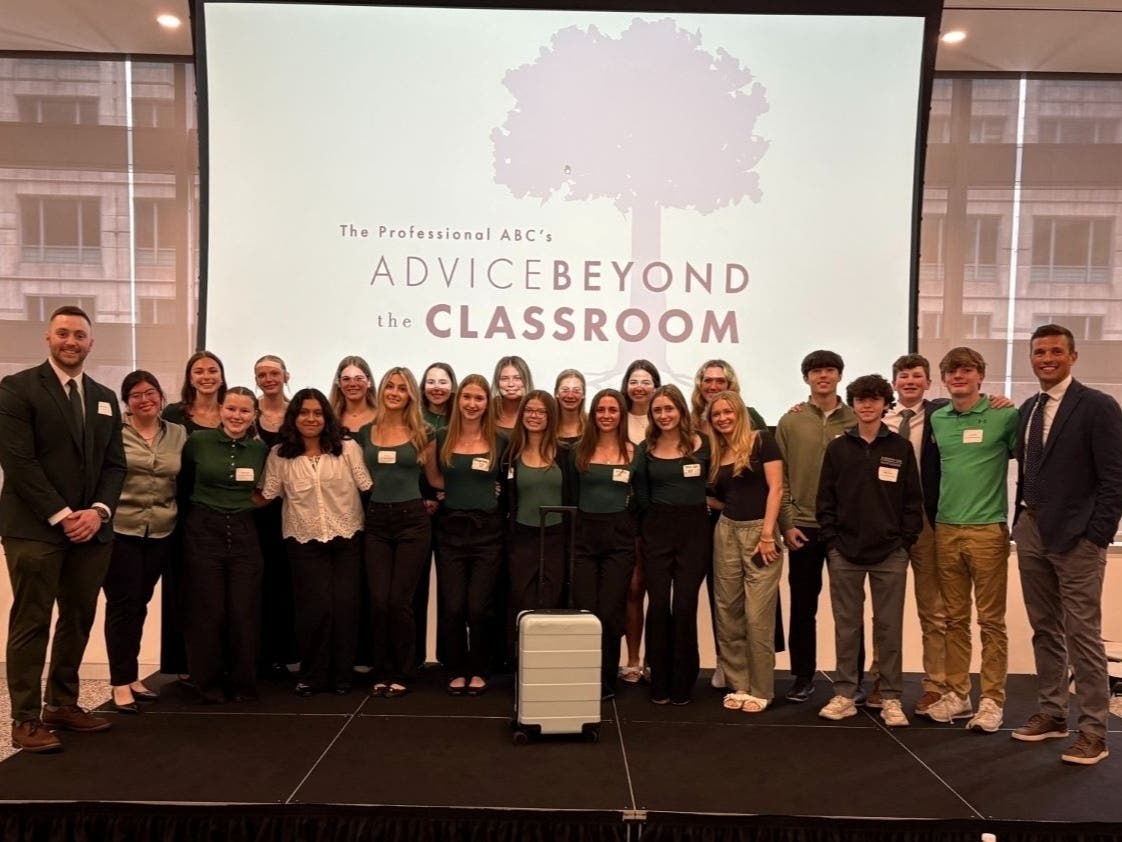 Twenty-one Evergreen Park Community High School students participated in Advice Beyond the Classroom (ABC) at the UBS Tower in downtown Chicago this week.
