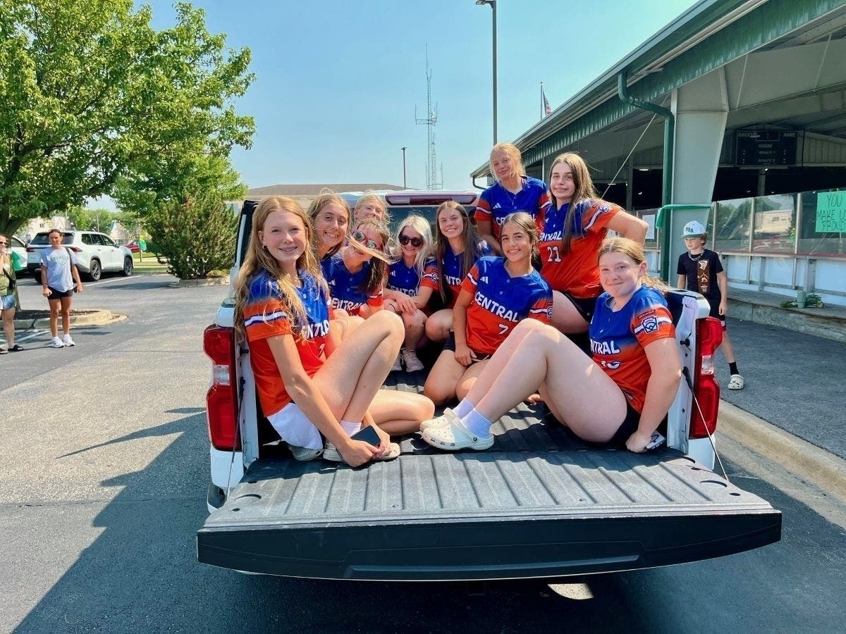 The Evergreen Park 14U Girls Softball team and 2025 World Series Runner-Ups will be the grand marshal of the Independence Day Parade with fireworks to follow at Duffy Park Friday, June 26.