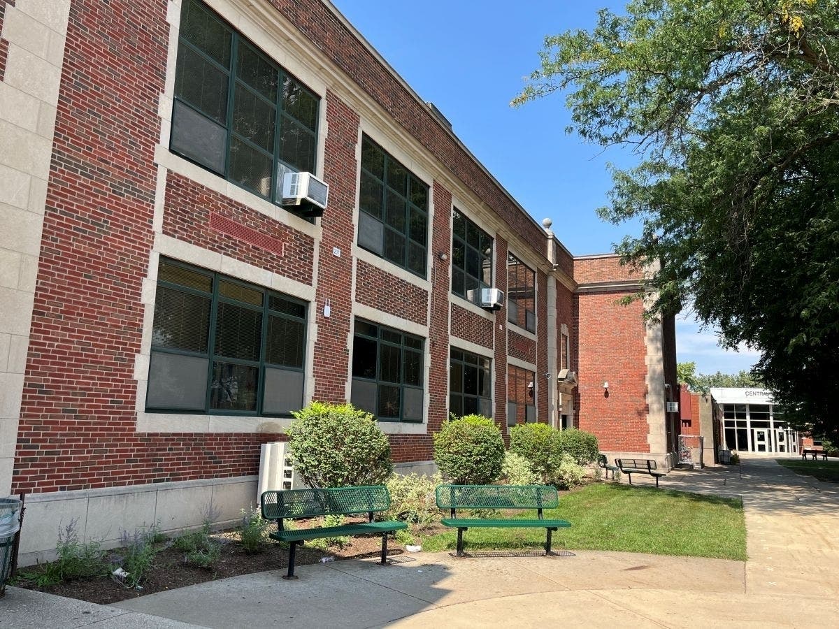 Central Middle School has aging systems, safety and security issues, accessibility challenges, poor air quality, energy inefficiencies, and outdated infrastructure that hinders teaching and learning