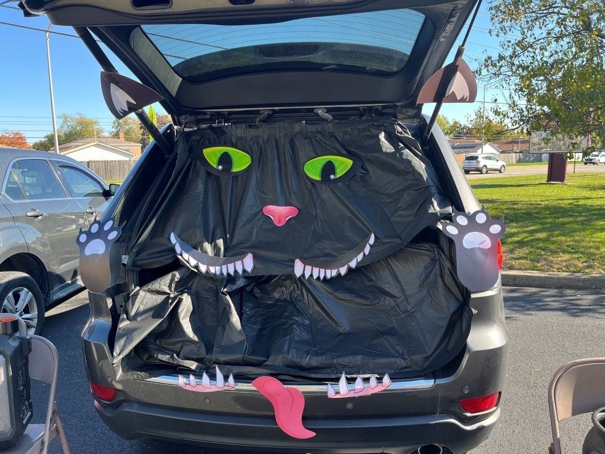 Wear your costume and come to the Crestwood Recreation and Wellness Center, Saturday, Oct. 17, for Trunk or Treat. 