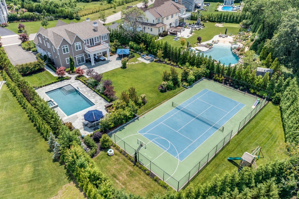 Brokers see a recordbusting price for house at Oak Hills Estates