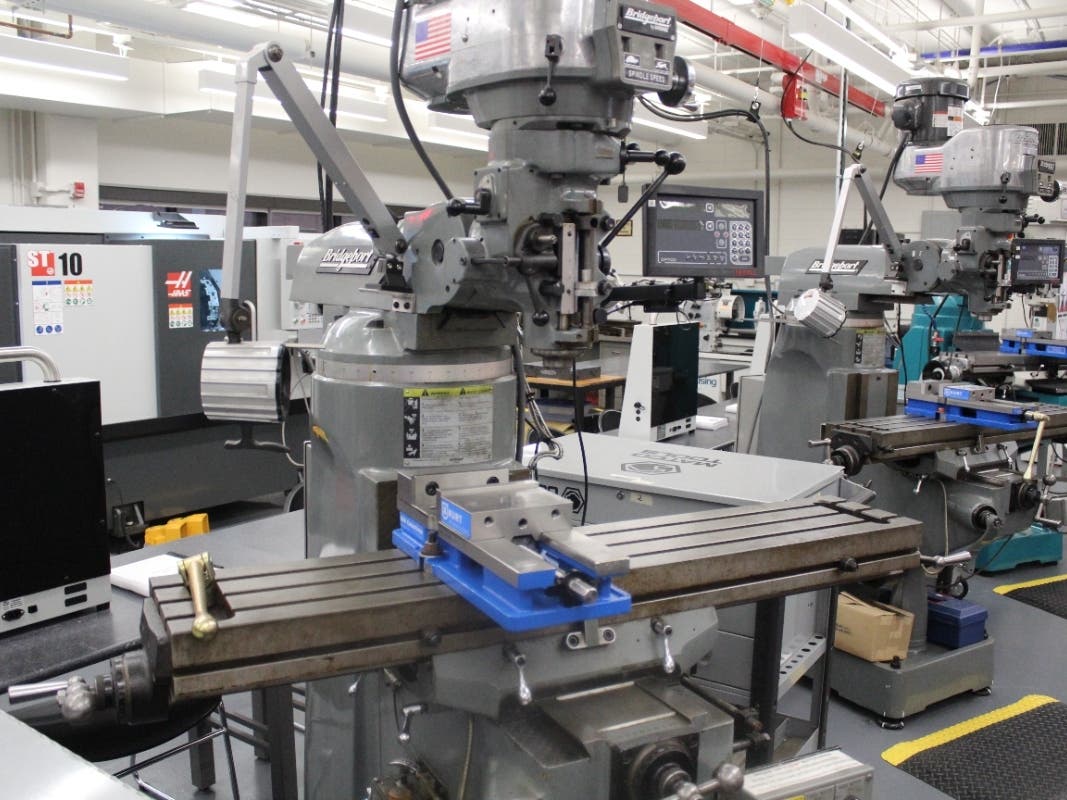 Video: D218 unveils new Engineering Tech Lab at Eisenhower | Oak Lawn ...