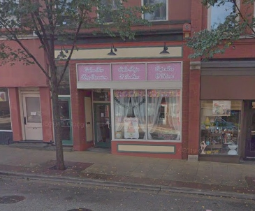 Delish Cakes in downtown Elgin will close on Christmas Eve. 