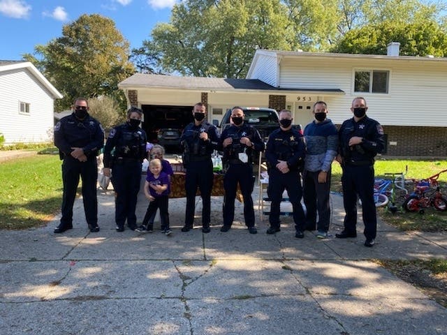 Officers from the Crystal Lake Police Department stopped out to Cheyanne Alexander's lemonade stand on Sunday.