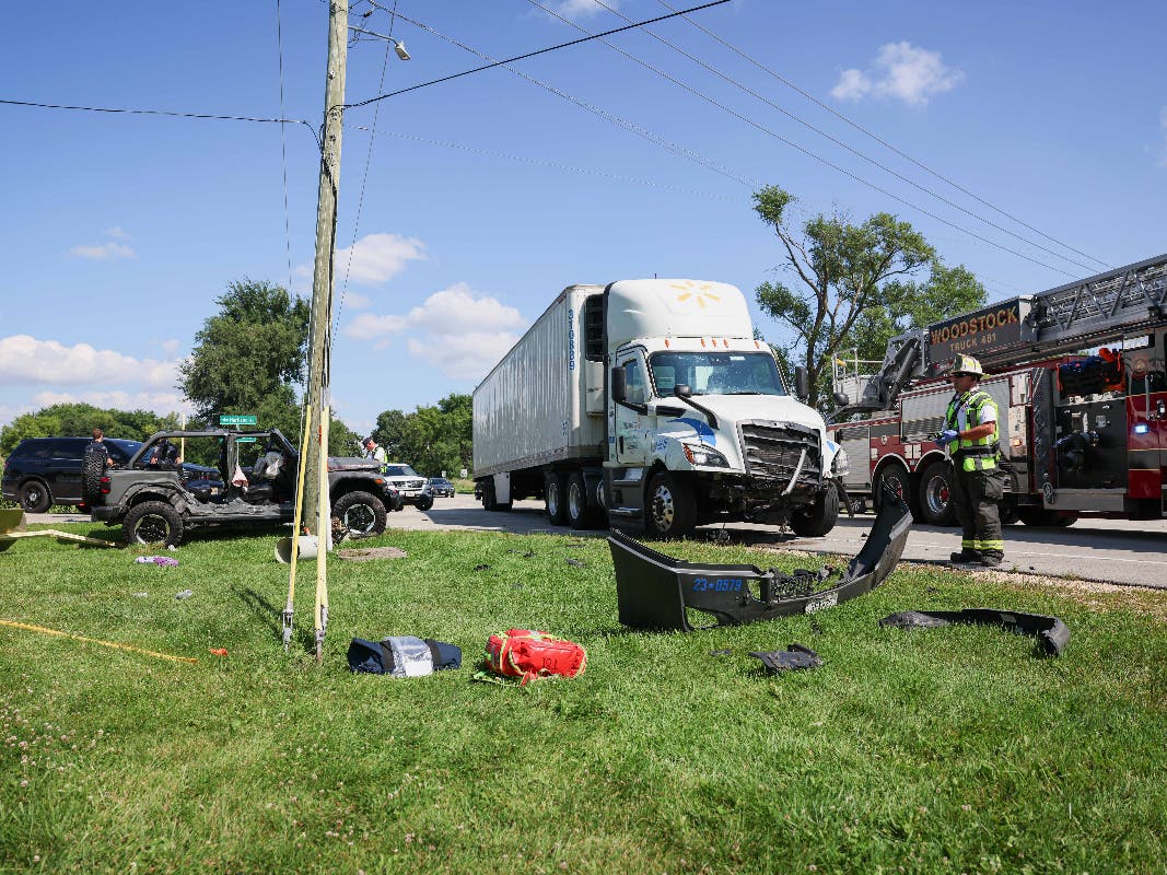 3 Injured, 1 Airlifted After Semi, Jeep Crash Near Woodstock