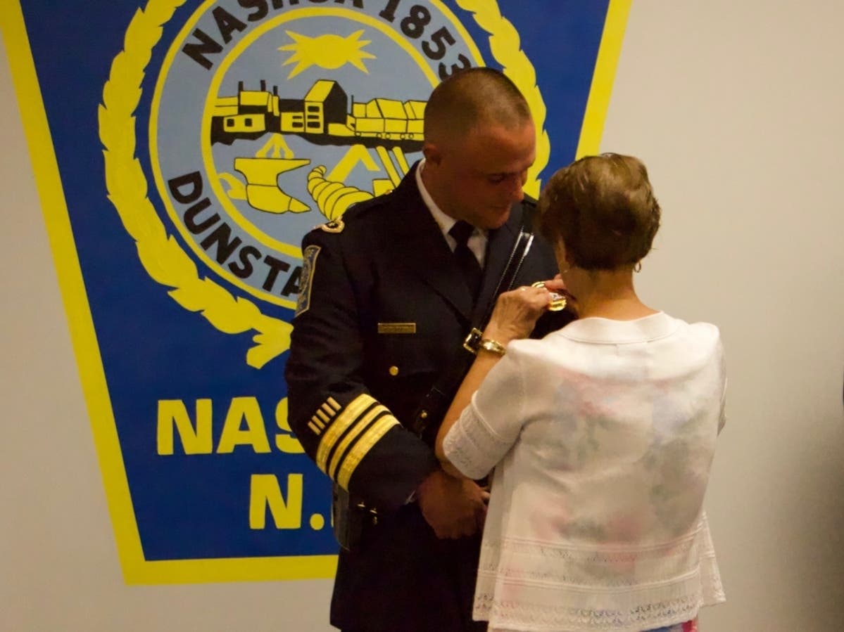 https://patch.com/img/cdn20/users/546351/20190801/063445/styles/patch_image/public/sworn-in-mom-pinning-nashua___01183300728.jpg