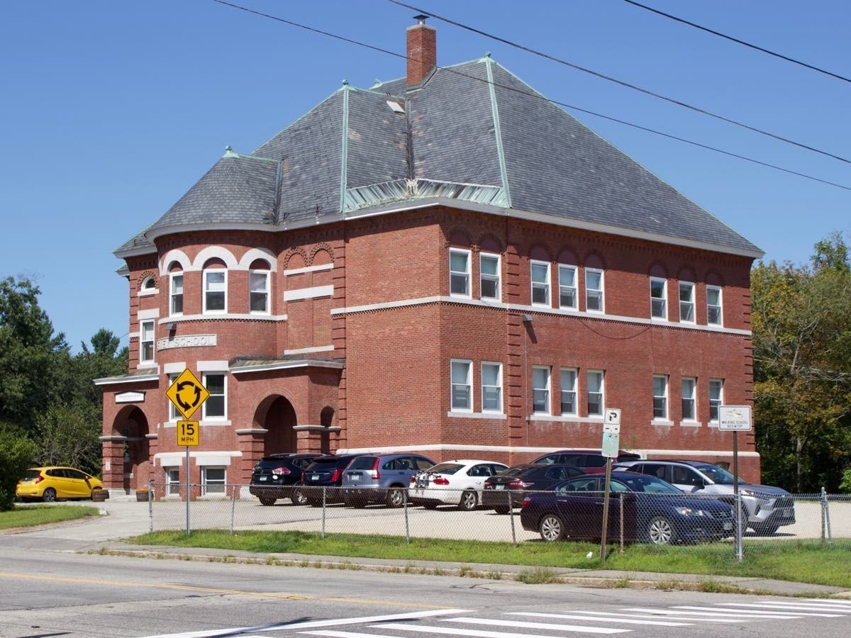 A parking lot full of cars at the SAU 8 office on a Sunday: The Concord Board of Education held an emergency meeting on Aug. 25, to meet with its attorney. 
