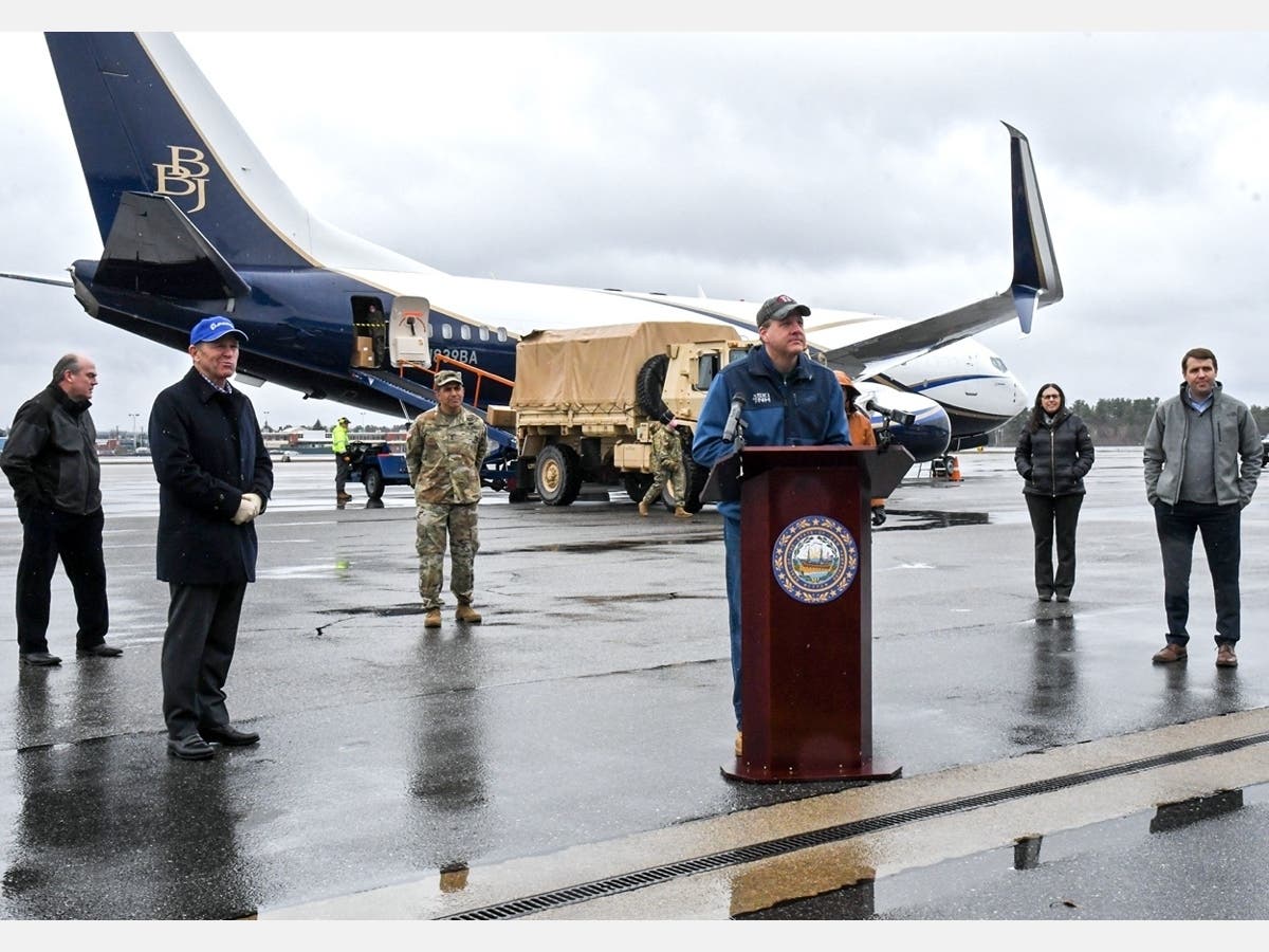 Gov. Chris Sununu and others welcomed 540,000 medical-grade face masks to the state April 18. 