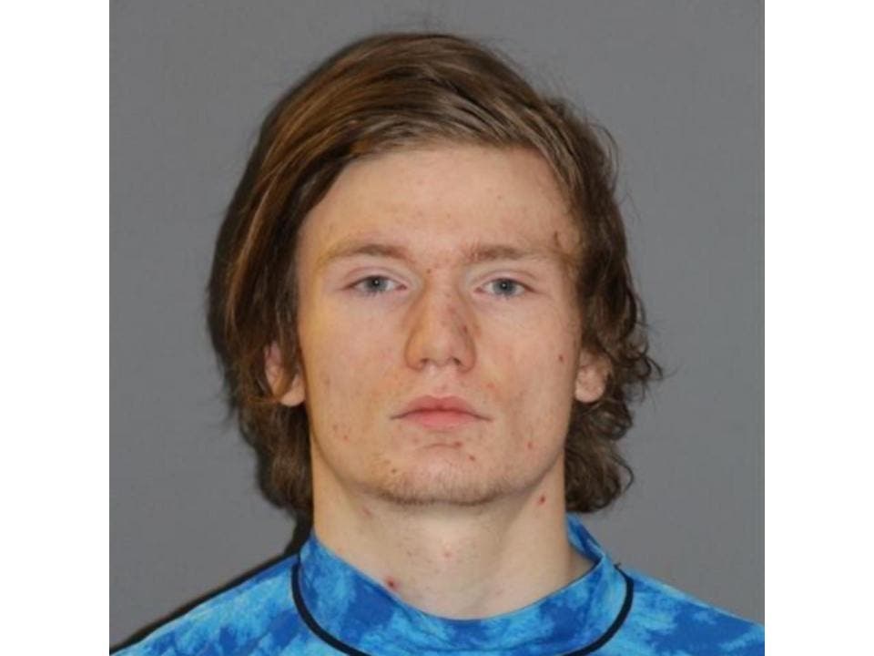 Hunter Edward Eaton is accused of bail violations and failure to appear on burglary and firearm theft charges.