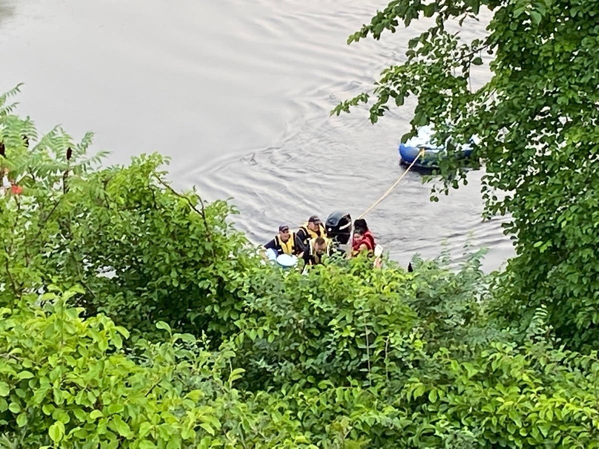 Concord Firefighters Rescue 3 Tubing On The Merrimack River Concord