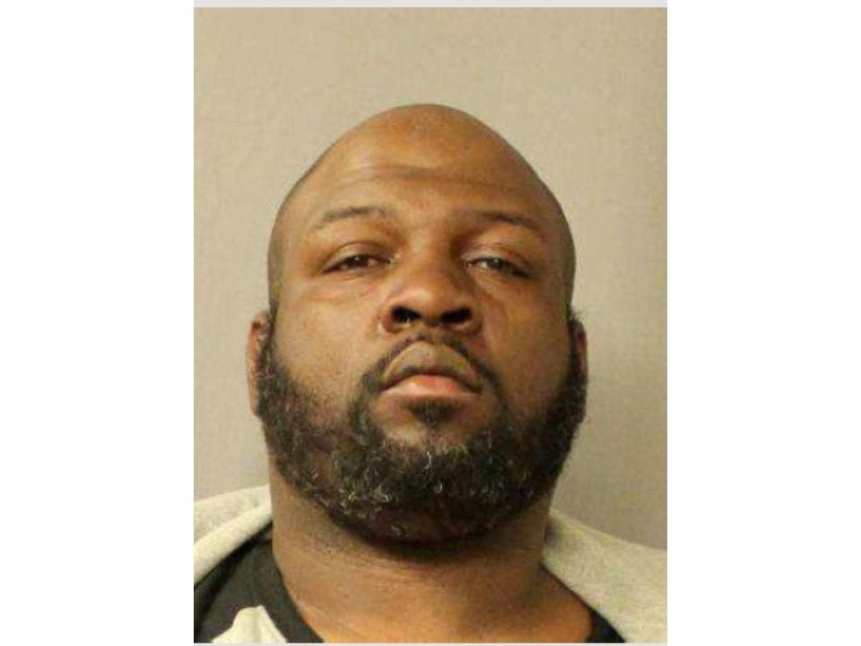 Deshawn Livingston, a convicted drug dealer from Vermont, is believed to be in New Hampshire, according to the U.S. Marshals Service.