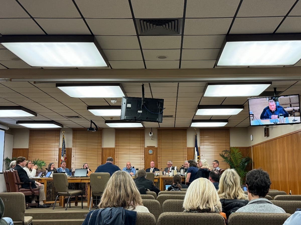 Brian LeBrun, the deputy city manager-finance, discusses his memo from Nov. 3 and answers questions about the Beaver Meadow Golf Course's new clubhouse proposal. 