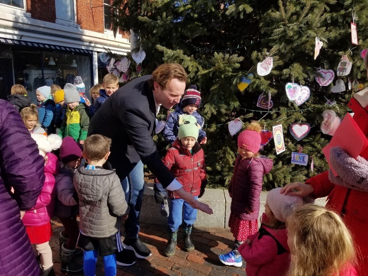 Portsmouth NH Mayor Deaglan McEachern thanks Treehouse School children for their help decorating the “Tree of Love” for Valentine’s Day in 2023.