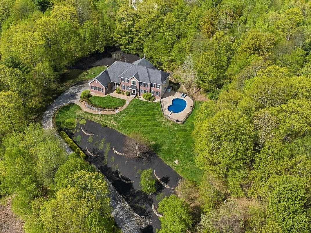 25 Ellison Drive in Bedford, New Hampshire.