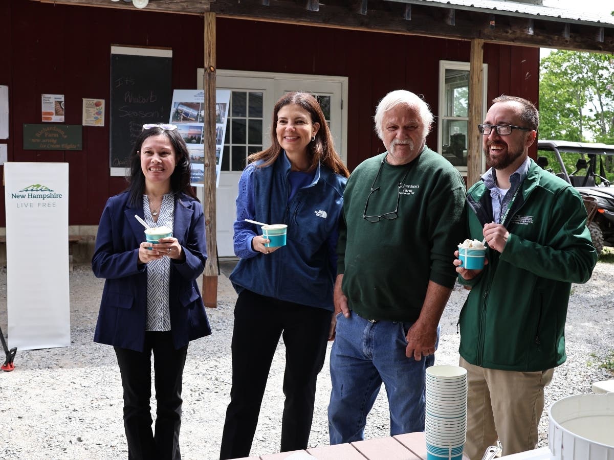 Ayotte Kicks Off New Hampshire’s Summer Travel And Tourism Season With Ice Cream And Apple Crisp