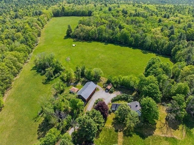 88 Saunders Road in Goffstown, New Hampshire