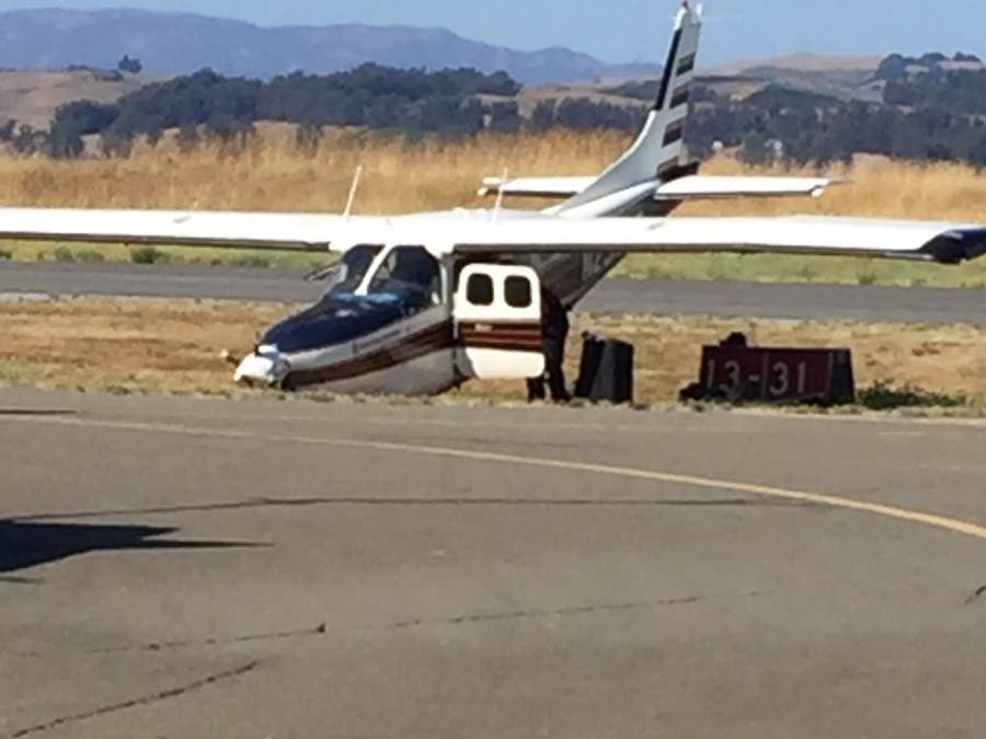 A single-engine plane made a hard landing Thursday afternoon at Gnoss Field in Novato, according to the Marin County Sheriff's Office. 