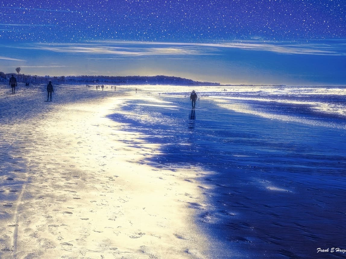 Walking on Pacific Beach in San Diego, California. 